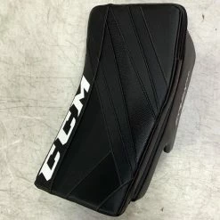 CCM Extreme Flex E5.9 Senior Blockers