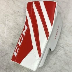 CCM Extreme Flex E5.5 YTH Youth Blockers