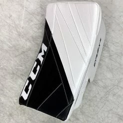 CCM Extreme Flex 5 Senior Blockers