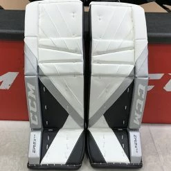 CCM Extreme Flex E5.5 JR Junior Leg Pads 15 CCM Extreme Flex E5.5 JR Junior Leg Pads