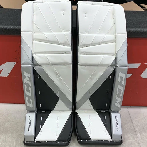 CCM Extreme Flex E5.5 JR Junior Leg Pads 9 CCM Extreme Flex E5.5 JR Junior Leg Pads