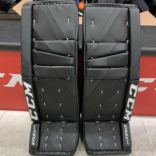 Senior Leg Pads CCM Extreme Flex E5.5 4 Senior Leg Pads CCM Extreme Flex E5.5